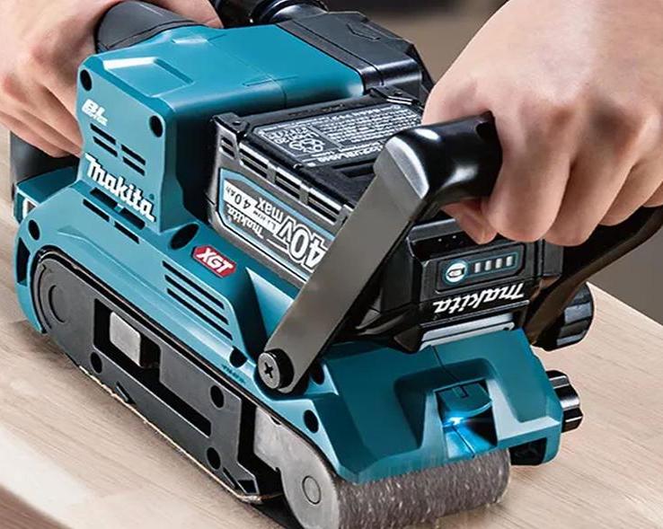 Makita представила аккумуляторную ленточную шлифовальную машину