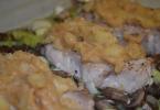 Свинина под шубой в духовке: с картошкой, капустой, огурцами, ананасами