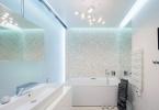 Ktorý strop je lepšie vyrobiť v kúpeľni: zavesený, zavesený alebo lamelový - recenzie a materiálové možnosti Ktorý strop je lepší pre kúpeľňu