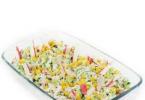 Salata sa štapićima od rakova: kalorijski sadržaj i nutritivna vrijednost jela