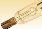 Kto vynašiel prvú elektrickú žiarovku
